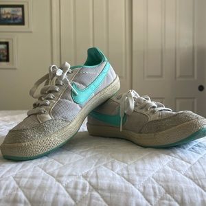 Nike Men’s Low Blazers White/Teal Size 6.5 (Women’s 8)